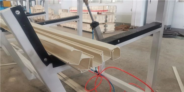 PVC线槽型材生产线试机